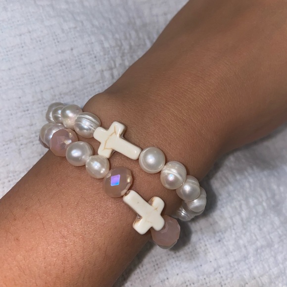 Accessories - Pearl cross bracelet